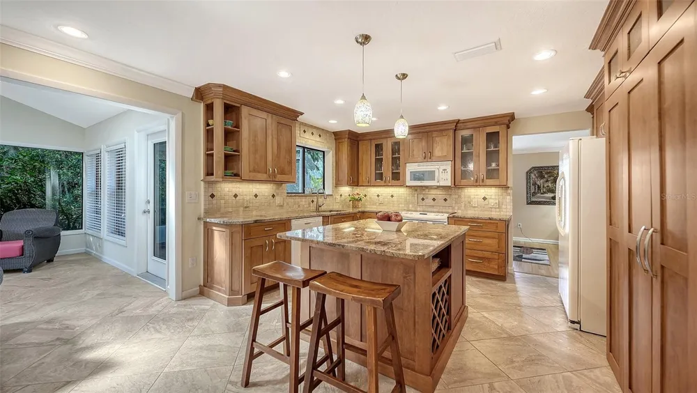 5345 SIESTA COURT Sarasota, FL 34242