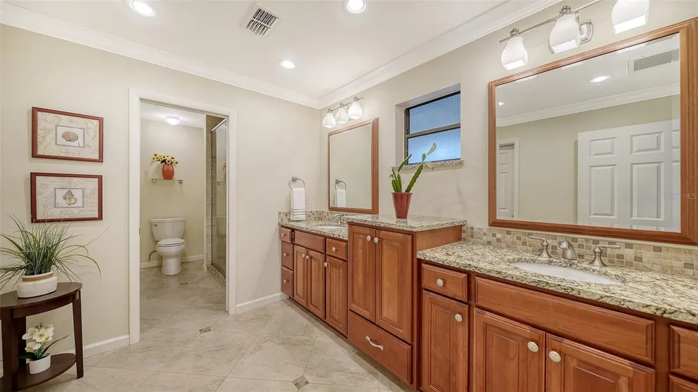 5345 SIESTA COURT Sarasota, FL 34242