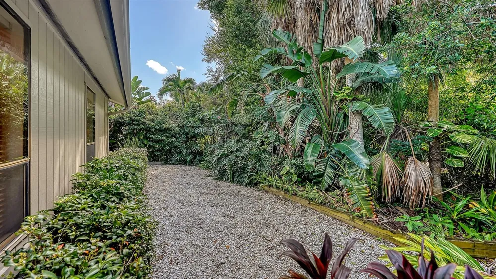 5345 SIESTA COURT Sarasota, FL 34242