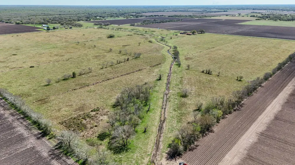4439 Schultz Road Damon, TX 77430