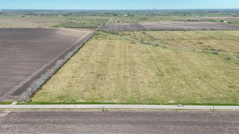 4439 Schultz Road Damon, TX 77430
