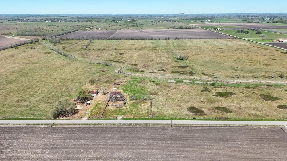 4439 Schultz Road Damon, TX 77430