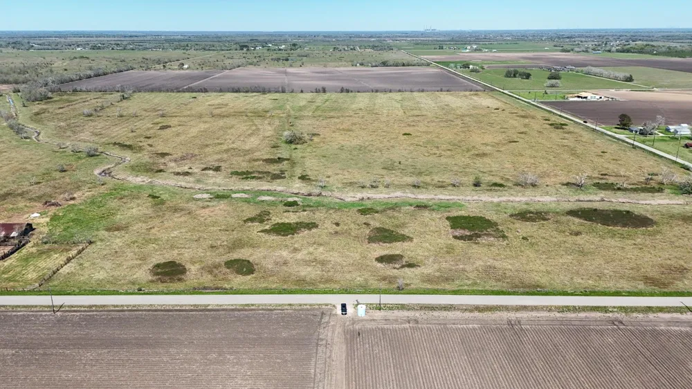 4439 Schultz Road Damon, TX 77430