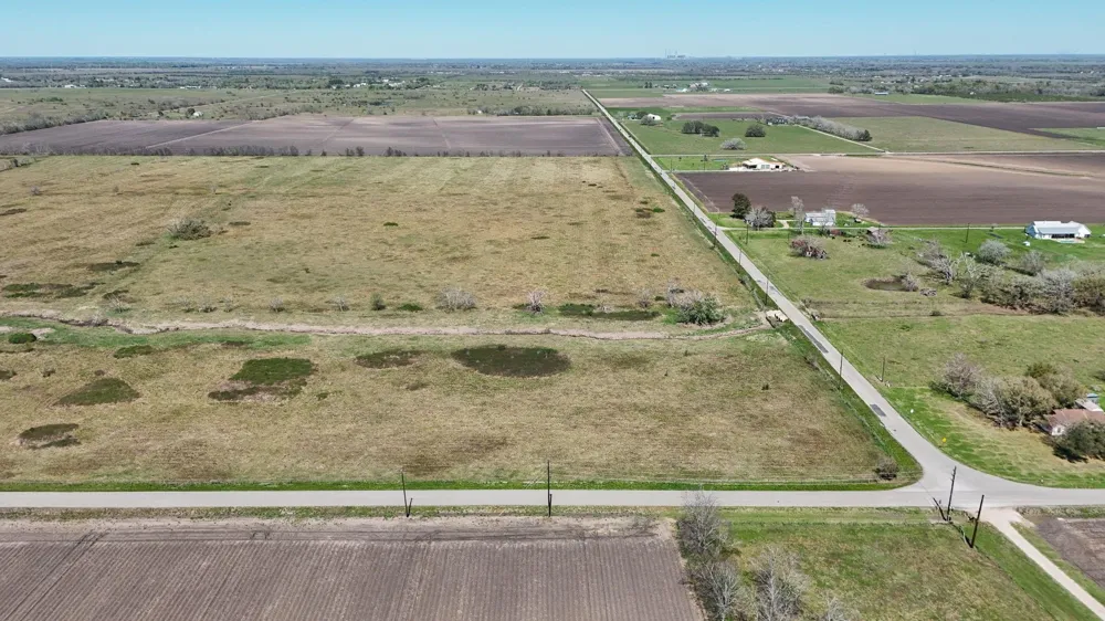 4439 Schultz Road Damon, TX 77430