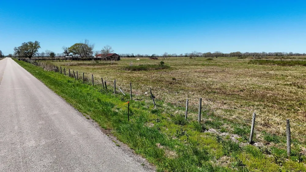 4439 Schultz Road Damon, TX 77430
