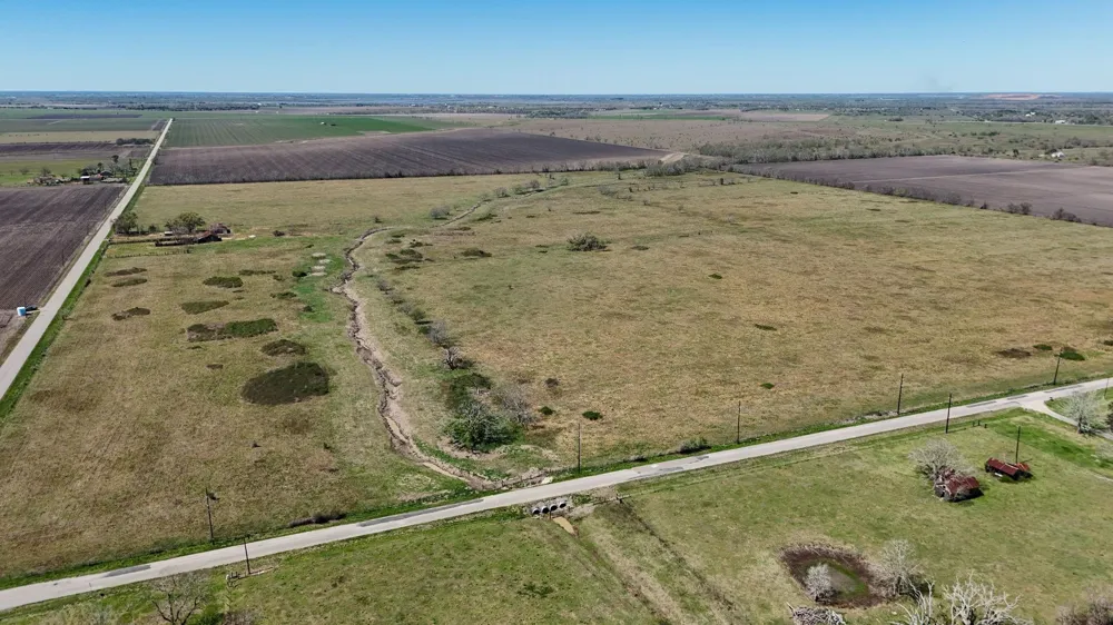 4439 Schultz Road Damon, TX 77430