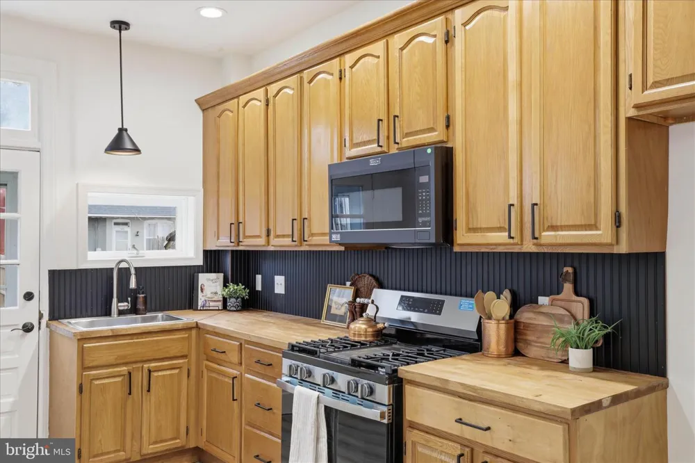 327 HAZEL STREET Lancaster, PA 17603