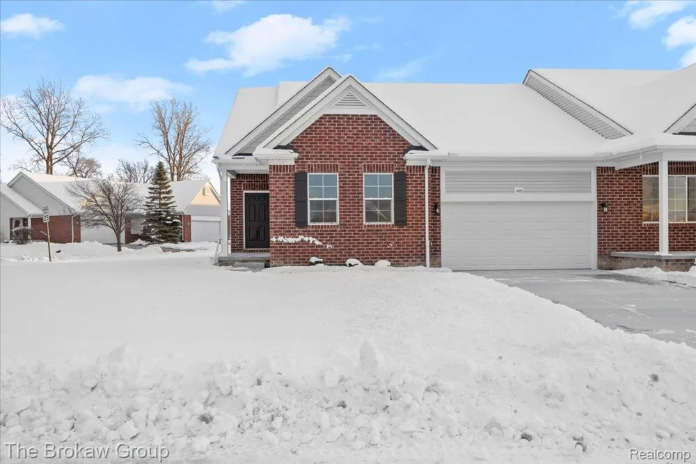 1435 Luxington Drive Lapeer City, MI 48446