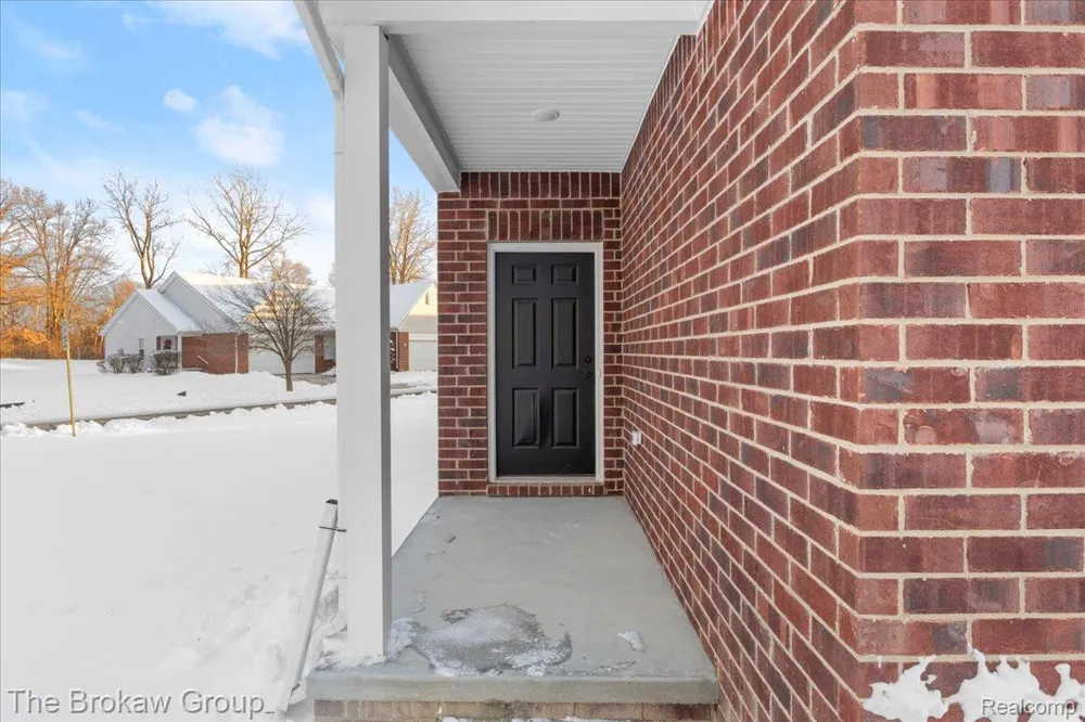 1435 Luxington Drive Lapeer City, MI 48446