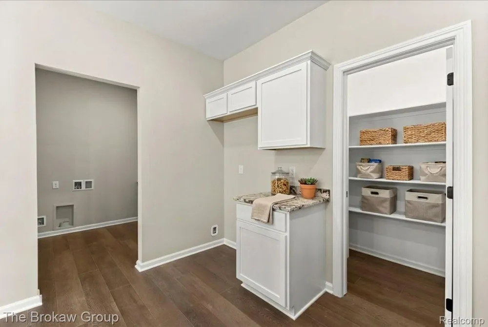 1435 Luxington Drive Lapeer City, MI 48446