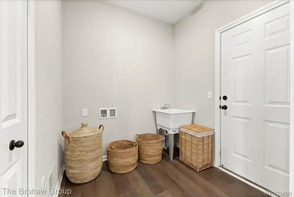 1435 Luxington Drive Lapeer City, MI 48446