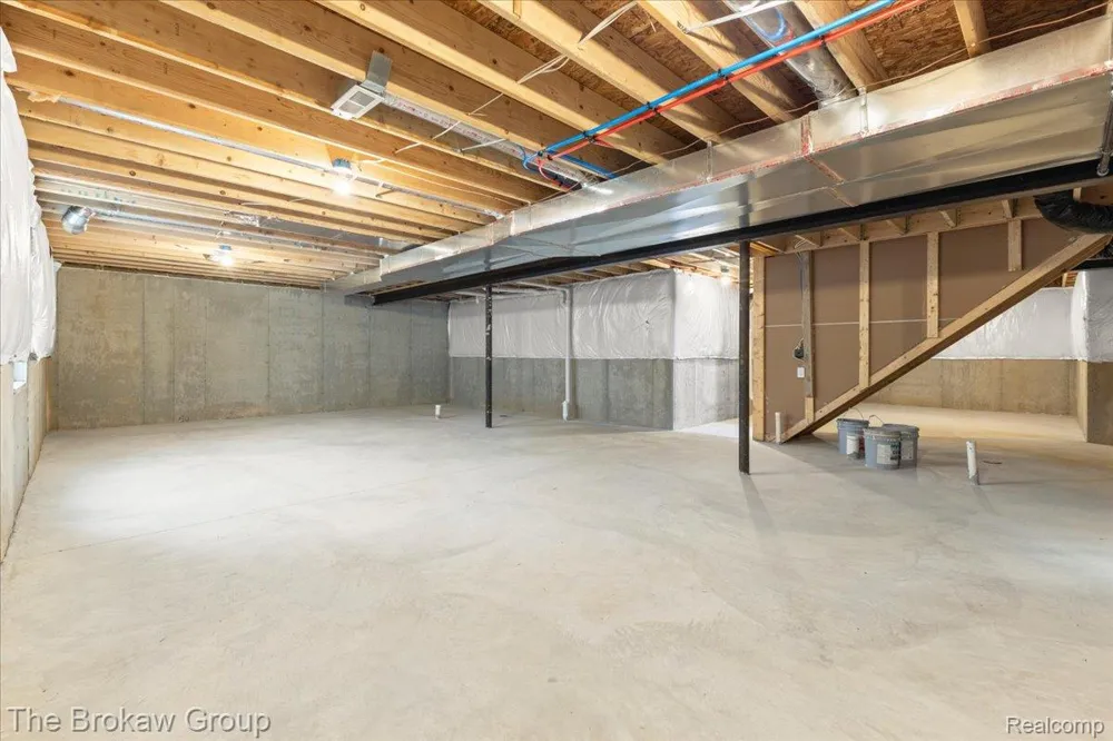 1435 Luxington Drive Lapeer City, MI 48446