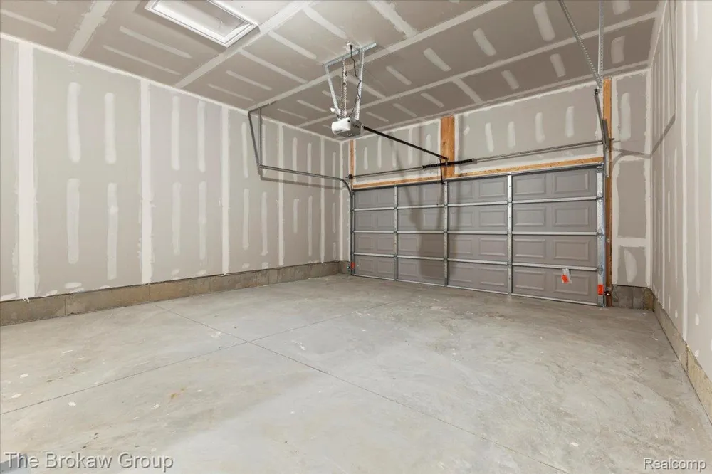 1435 Luxington Drive Lapeer City, MI 48446