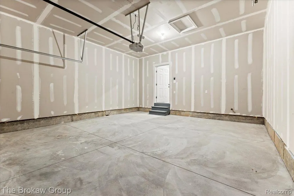 1435 Luxington Drive Lapeer City, MI 48446