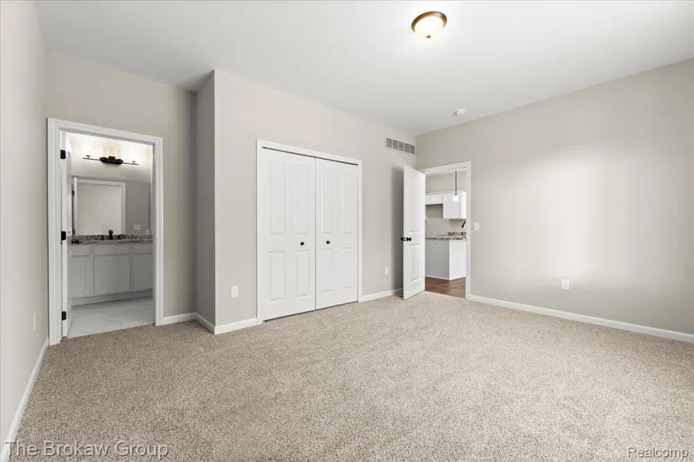 1435 Luxington Drive Lapeer City, MI 48446