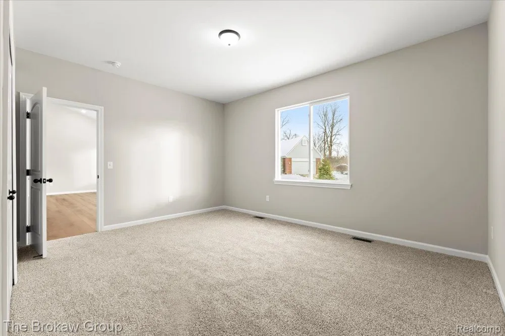 1435 Luxington Drive Lapeer City, MI 48446