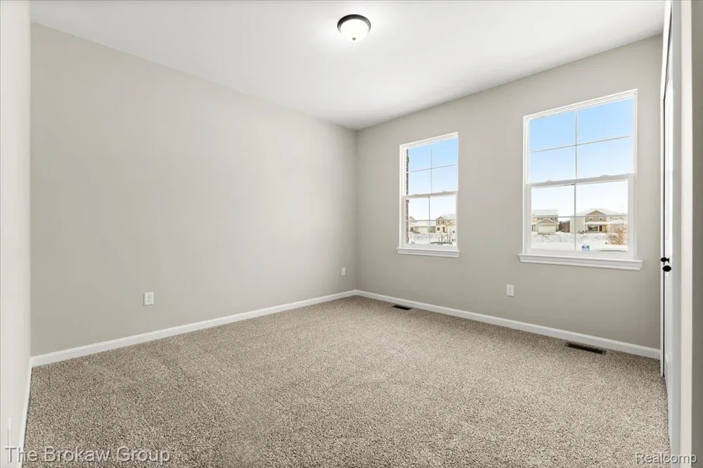 1435 Luxington Drive Lapeer City, MI 48446
