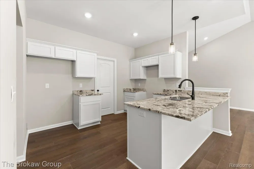 1435 Luxington Drive Lapeer City, MI 48446
