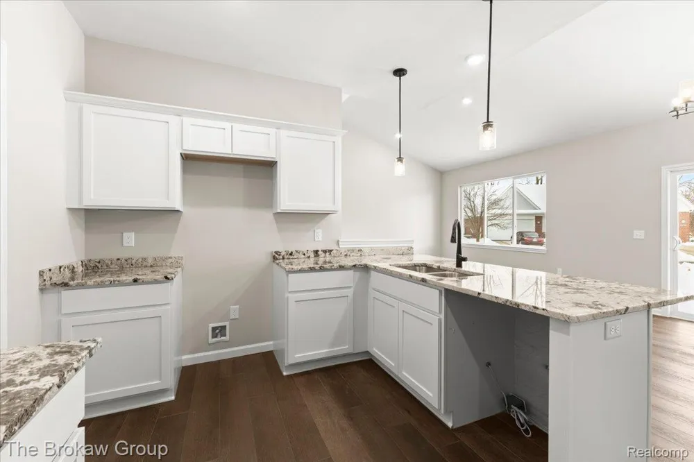 1435 Luxington Drive Lapeer City, MI 48446