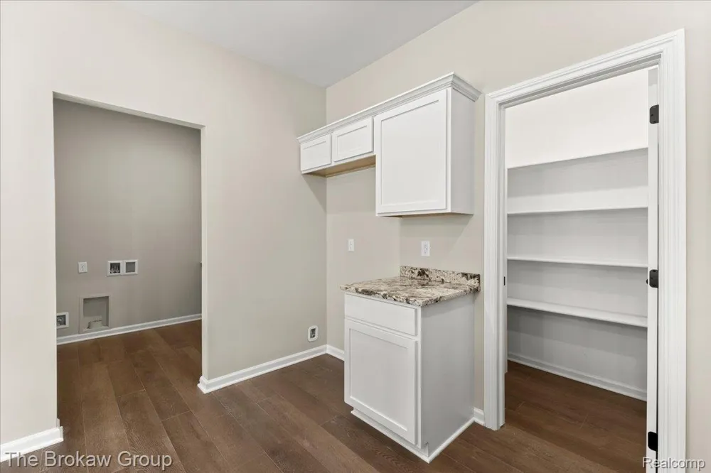 1435 Luxington Drive Lapeer City, MI 48446