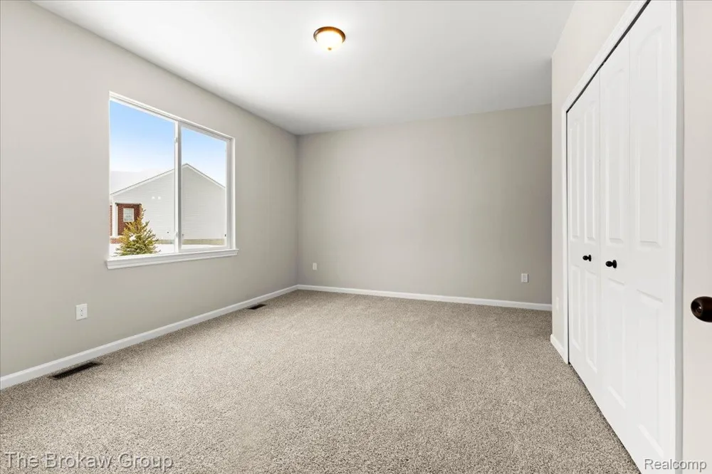 1435 Luxington Drive Lapeer City, MI 48446