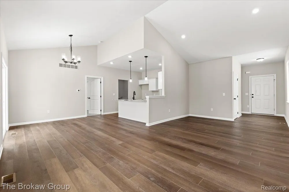 1435 Luxington Drive Lapeer City, MI 48446