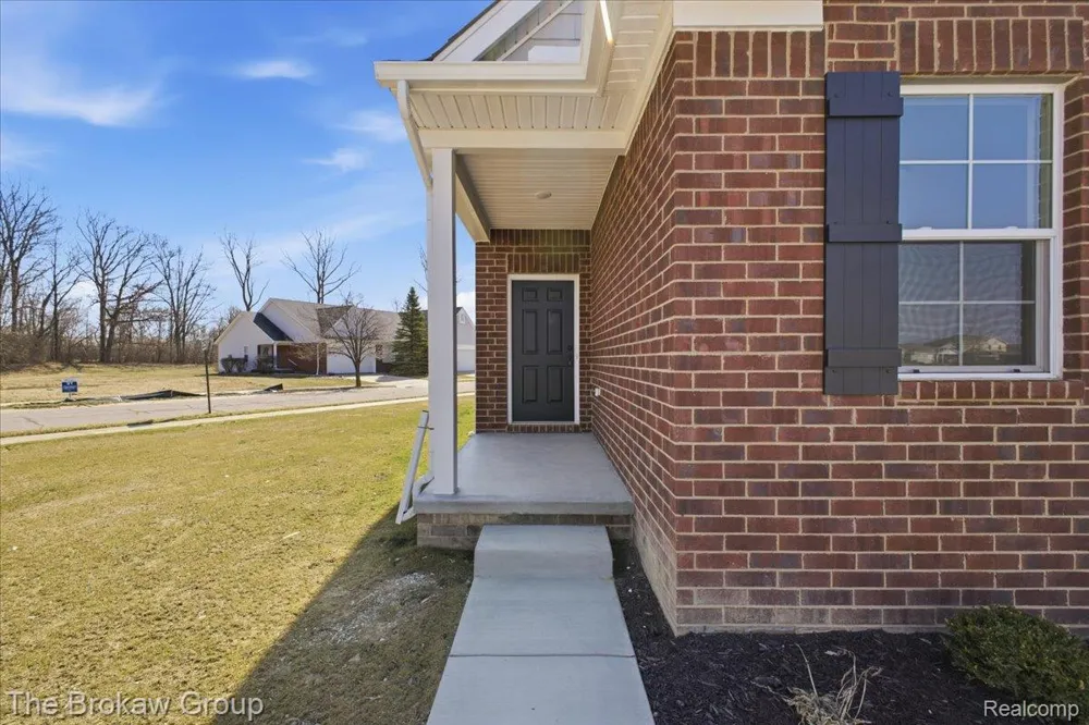 1435 Luxington Drive Lapeer City, MI 48446