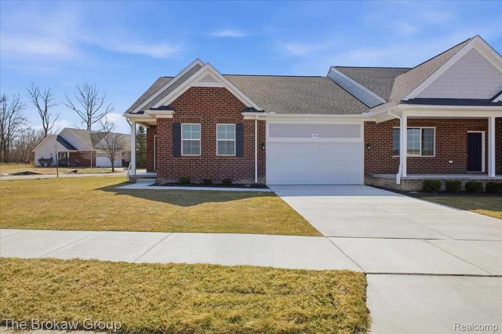 1435 Luxington Drive Lapeer City, MI 48446