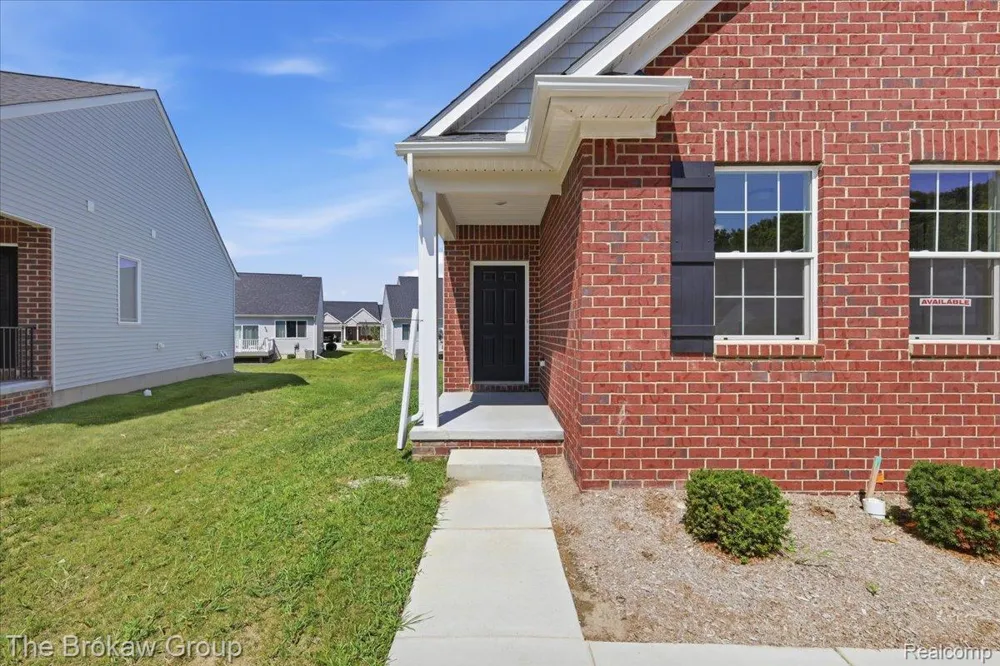 1435 Luxington Drive Lapeer City, MI 48446