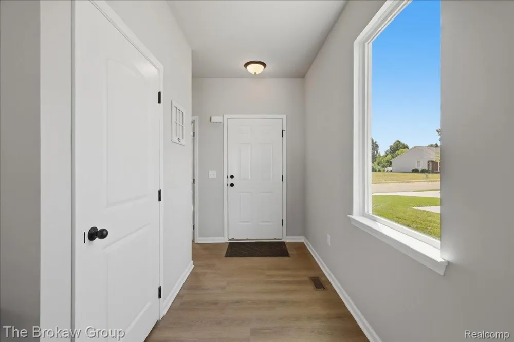 1435 Luxington Drive Lapeer City, MI 48446