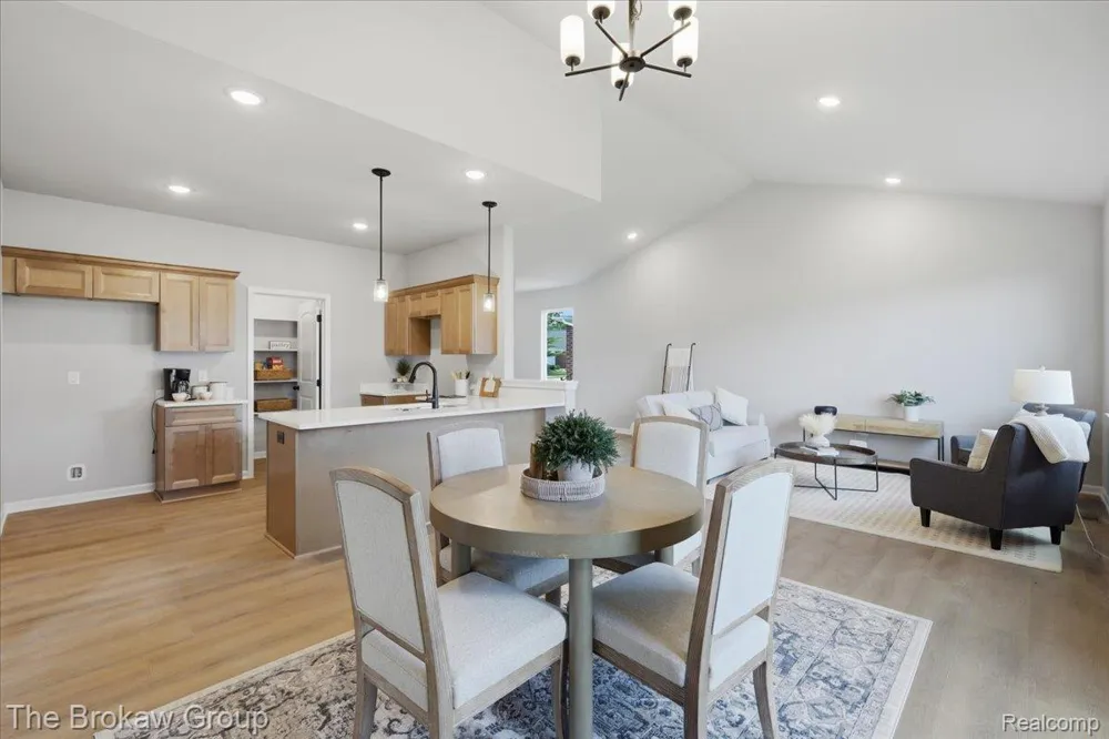 1435 Luxington Drive Lapeer City, MI 48446