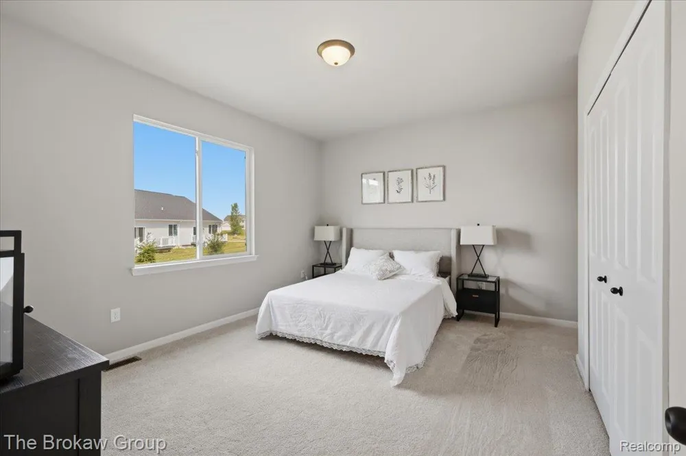 1435 Luxington Drive Lapeer City, MI 48446