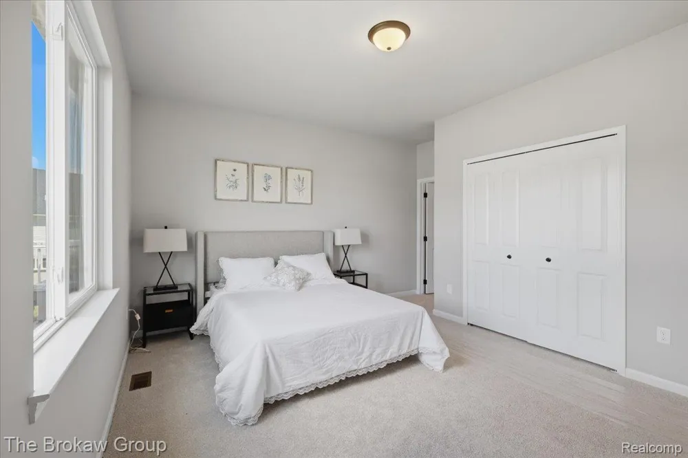 1435 Luxington Drive Lapeer City, MI 48446