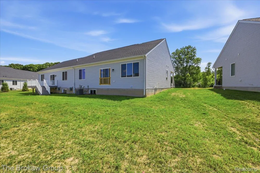 1435 Luxington Drive Lapeer City, MI 48446