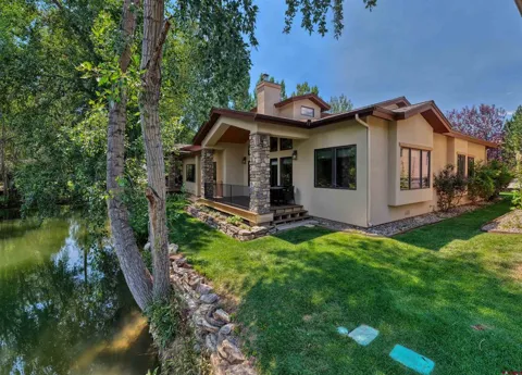 18 Turnberry Drive
