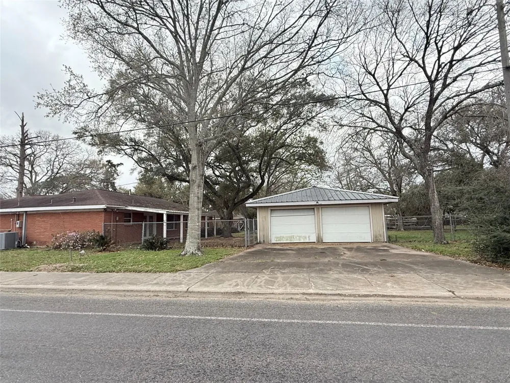 4100 Mockingbird Lane Bay City, TX 77414