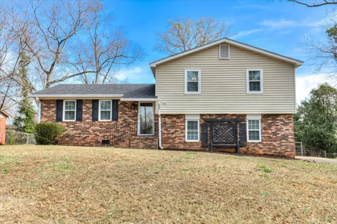140 Oakridge Drive