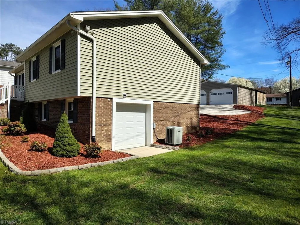 127 Miller Street Mount Airy, NC 27030