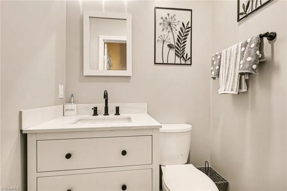 130 Eagle Drive New London, NC 28127