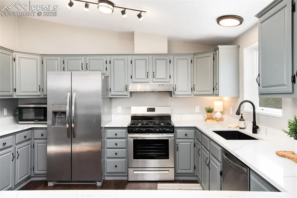11100 Haskel Creek Road Larkspur, CO 80118