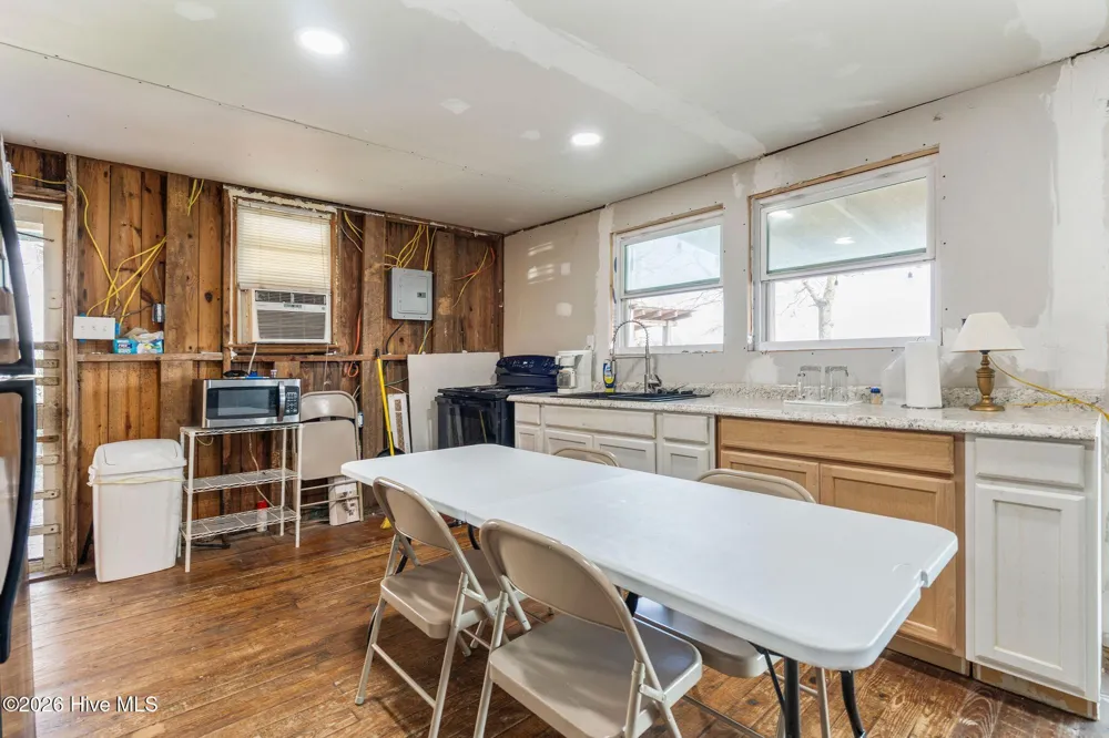 484 Little Kinston Road Surf City, NC 28445