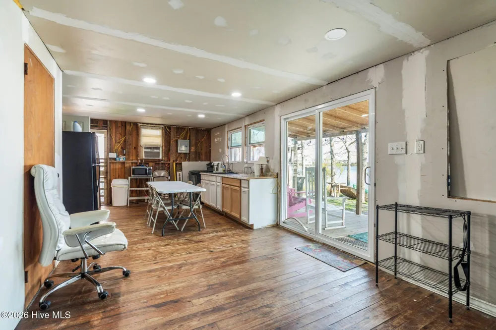 484 Little Kinston Road Surf City, NC 28445