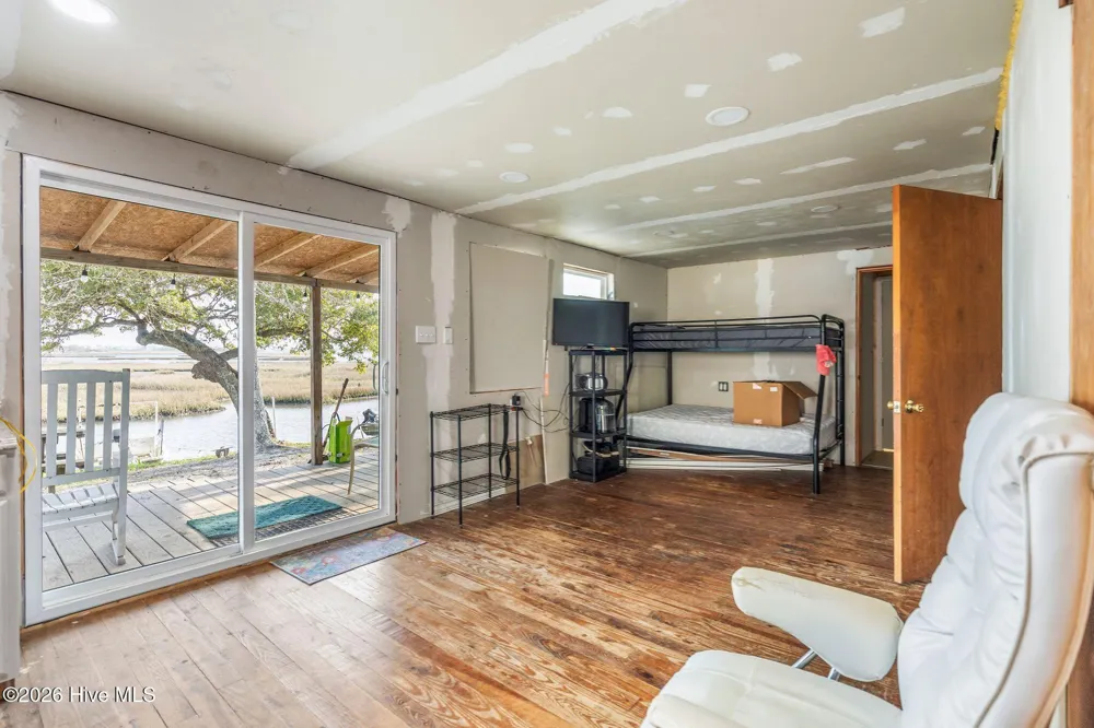 484 Little Kinston Road Surf City, NC 28445