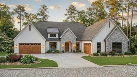 105 Legacy Oaks Drive