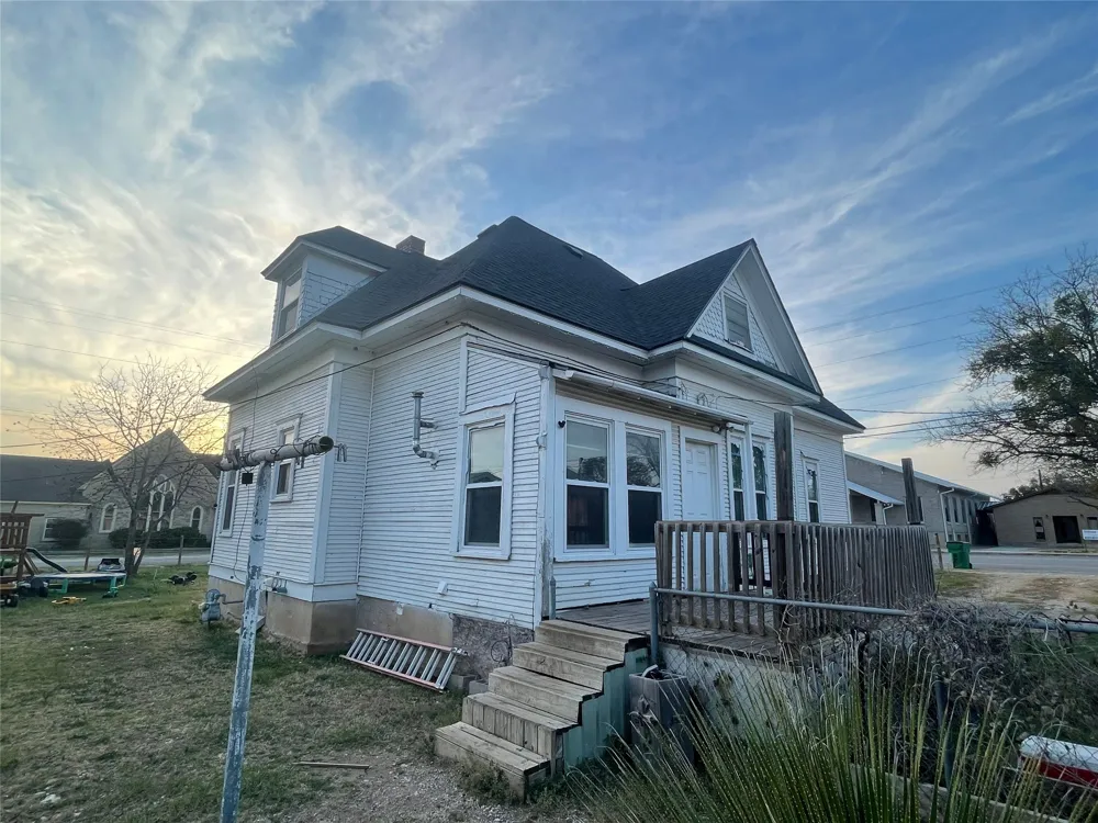 215 W Main Street Lometa, TX 76853