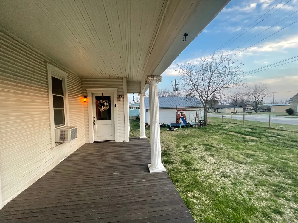 215 W Main Street Lometa, TX 76853
