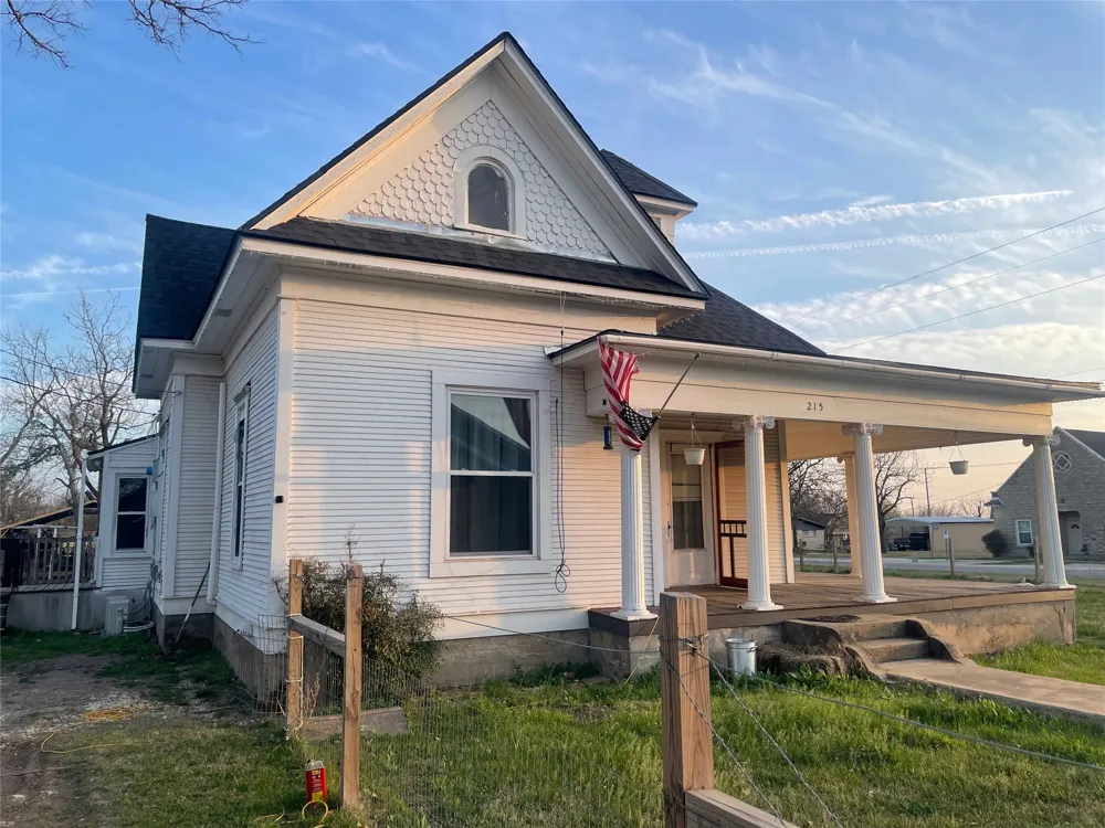 215 W Main Street Lometa, TX 76853