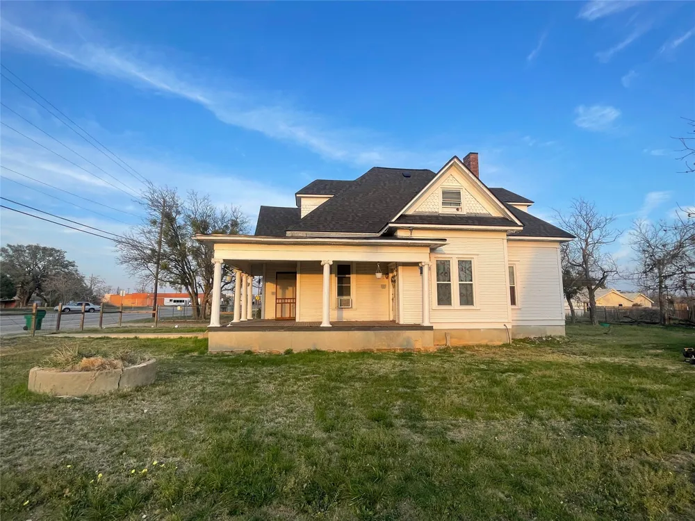 215 W Main Street Lometa, TX 76853
