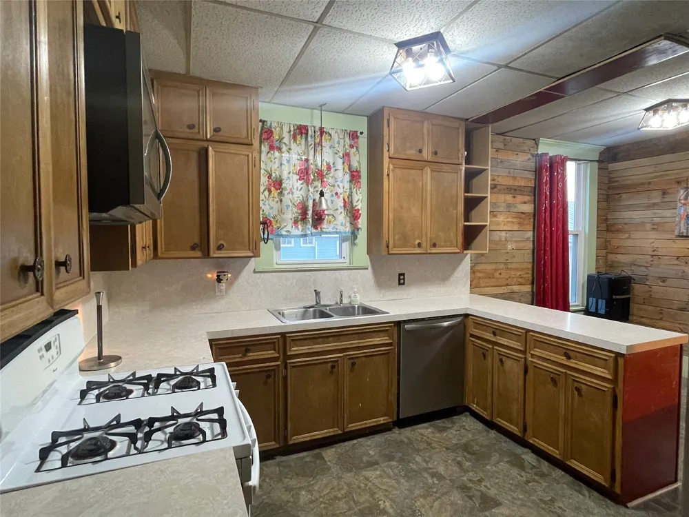 215 W Main Street Lometa, TX 76853