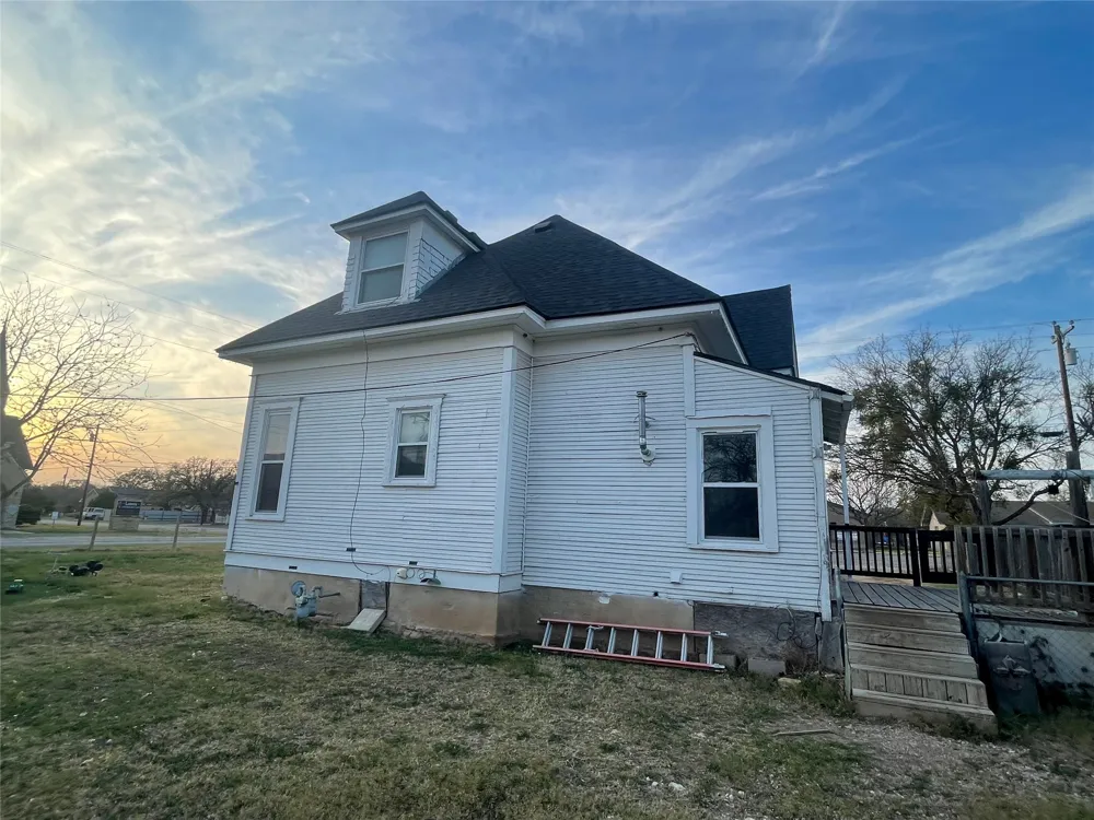 215 W Main Street Lometa, TX 76853